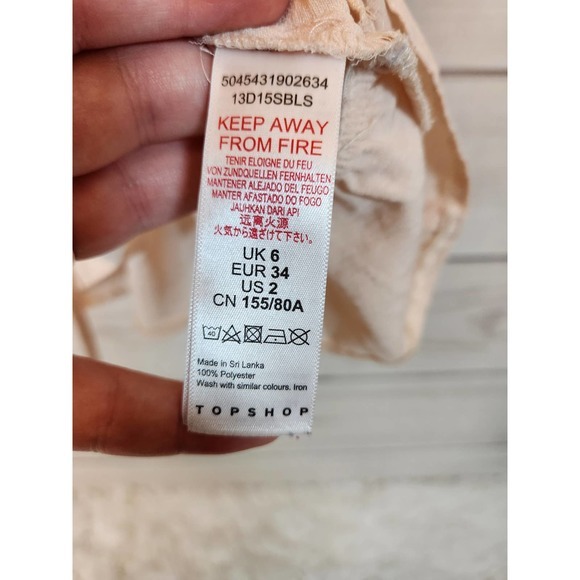 Topshop Womens Cream Solid Rushed V-Neck Short Puff Sleeve Cropped Blouse Size 2 - Picture 4 of 6